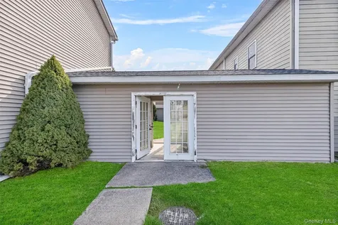 1-18 Willow Way Rhinebeck NY 12572