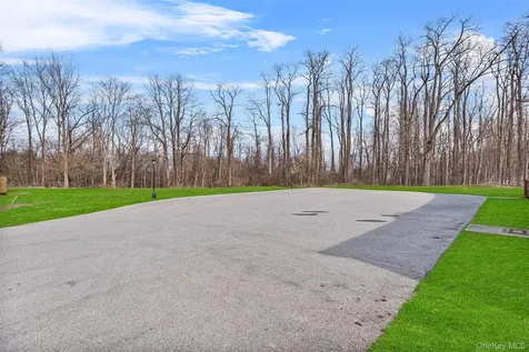 1-18 Willow Way Rhinebeck NY 12572