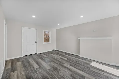 1-18 Willow Way Rhinebeck NY 12572