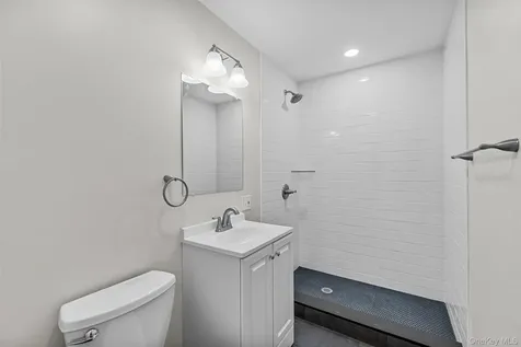 1-18 Willow Way Rhinebeck NY 12572