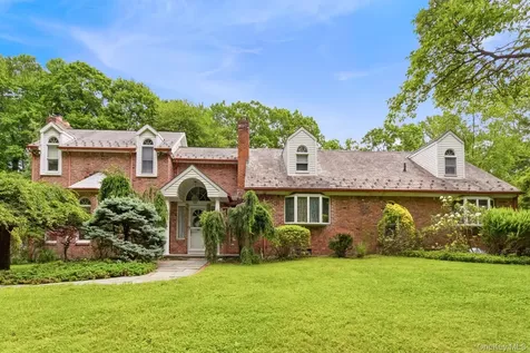 380 Duck Pond Road Matinecock NY 11560