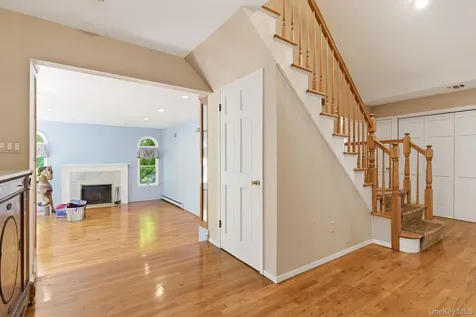 380 Duck Pond Road Matinecock NY 11560