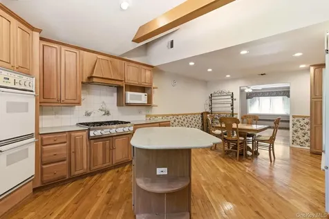 380 Duck Pond Road Matinecock NY 11560
