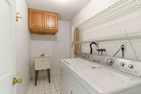 380 Duck Pond Road Matinecock NY 11560