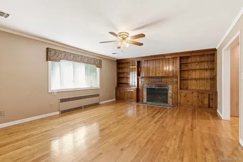 380 Duck Pond Road Matinecock NY 11560
