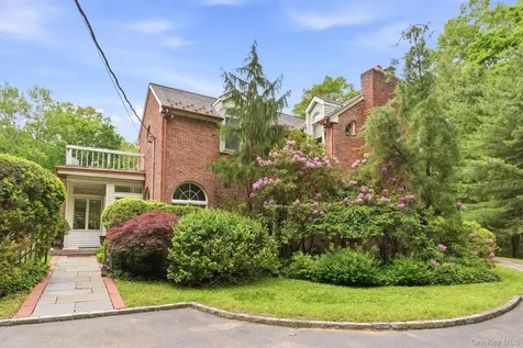 380 Duck Pond Road Matinecock NY 11560