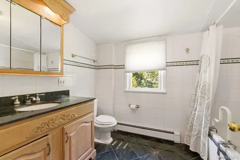 380 Duck Pond Road Matinecock NY 11560