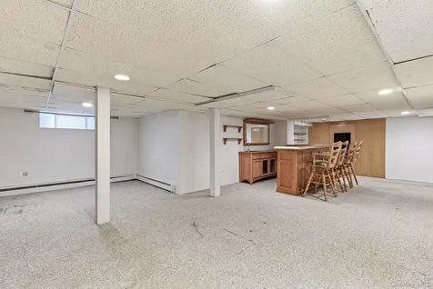 380 Duck Pond Road Matinecock NY 11560