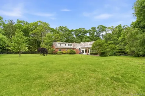 380 Duck Pond Road Matinecock NY 11560