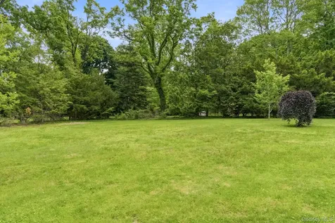 380 Duck Pond Road Matinecock NY 11560