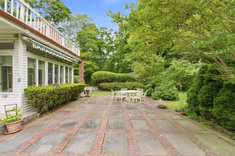 380 Duck Pond Road Matinecock NY 11560