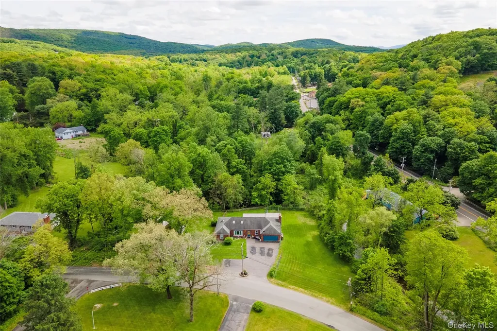 21 E Mountain Road S Cold Spring NY 10516