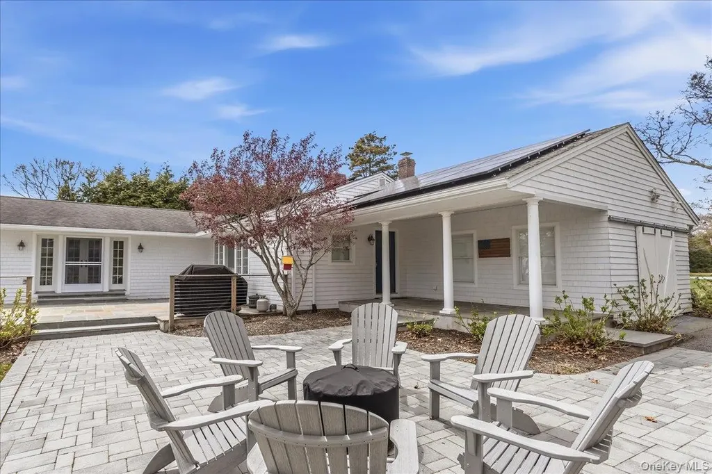 15 Gardners Lane Hampton Bays NY 11946