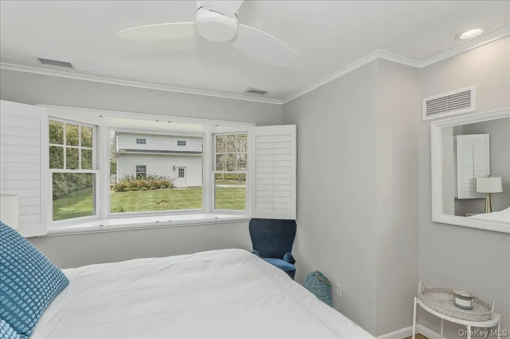 15 Gardners Lane Hampton Bays NY 11946