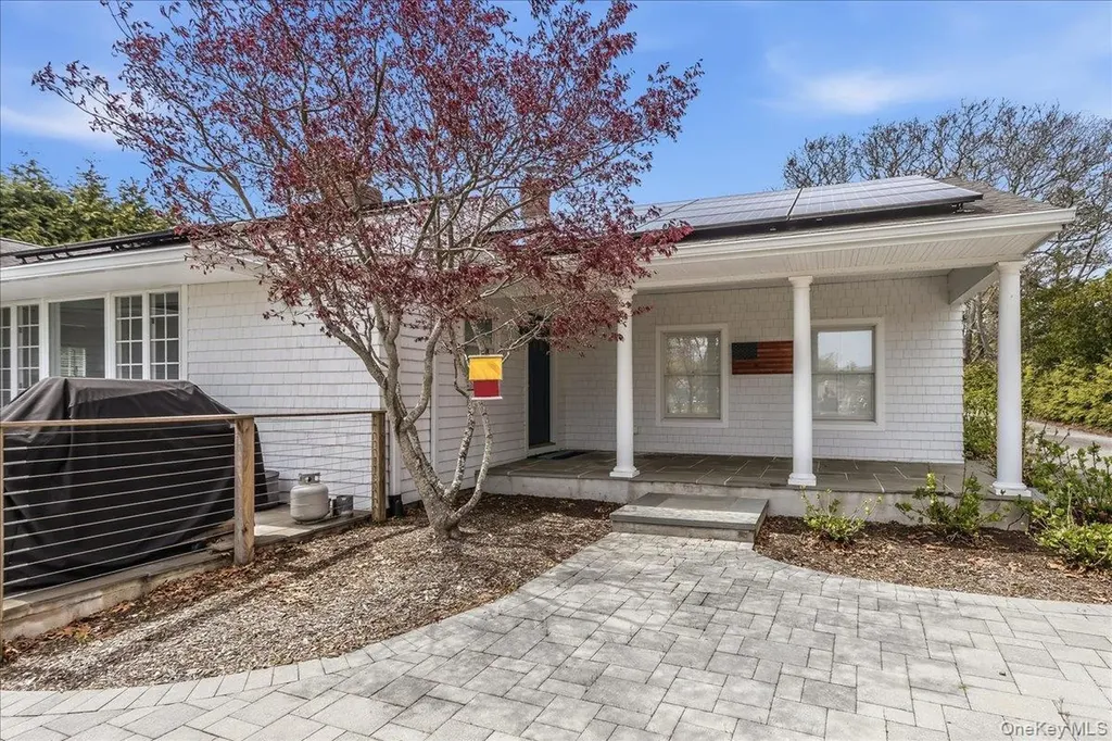 15 Gardners Lane Hampton Bays NY 11946