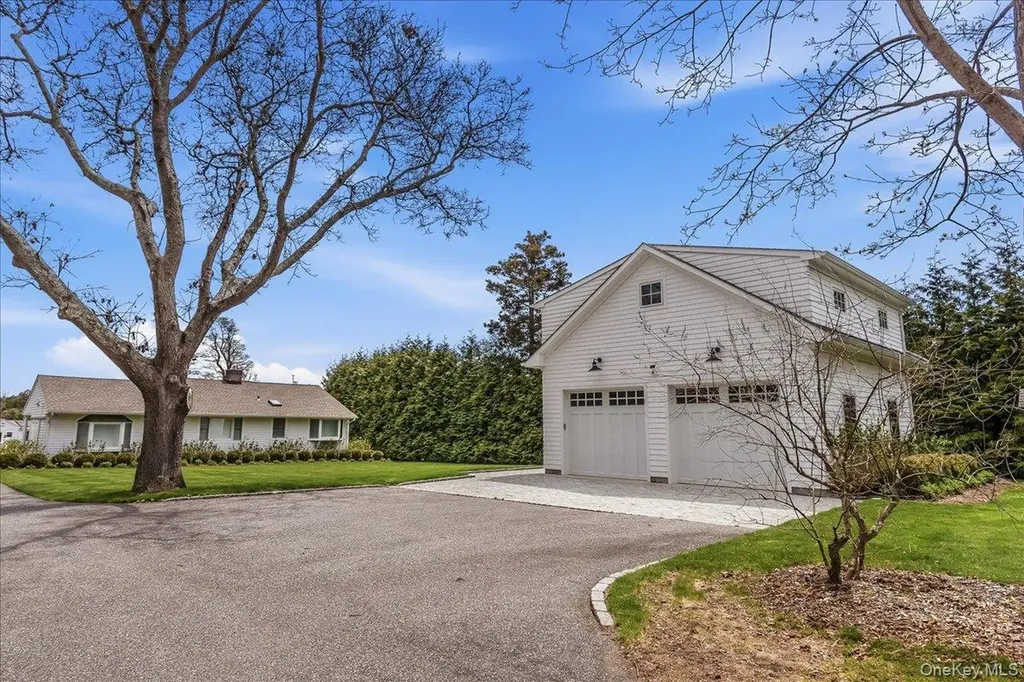 15 Gardners Lane Hampton Bays NY 11946
