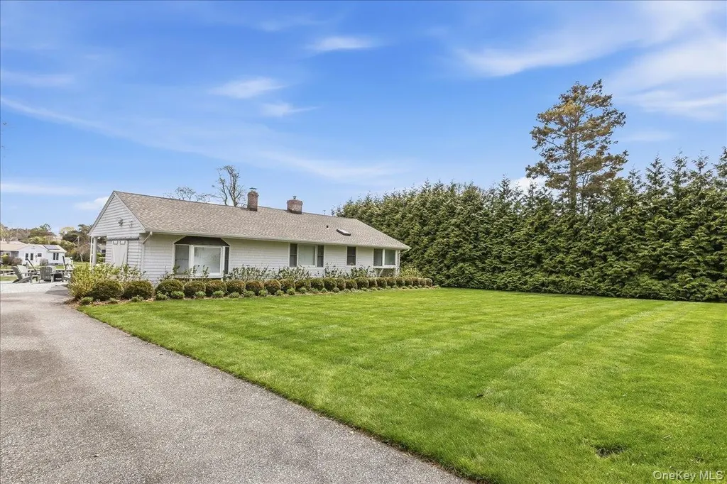 15 Gardners Lane Hampton Bays NY 11946
