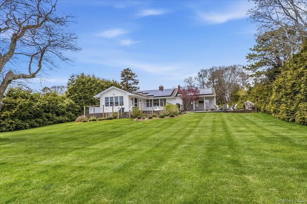 15 Gardners Lane Hampton Bays NY 11946
