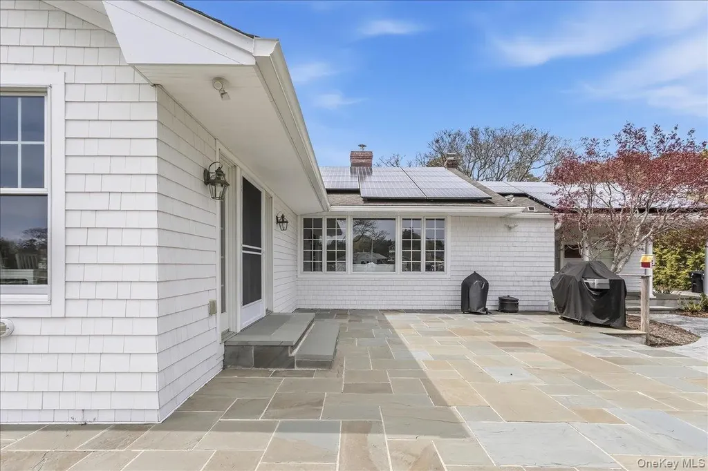 15 Gardners Lane Hampton Bays NY 11946