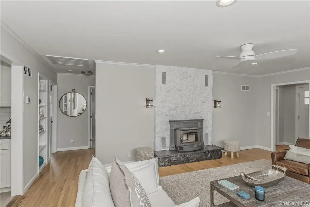15 Gardners Lane Hampton Bays NY 11946