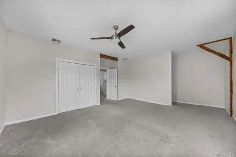 1-18 Willow Way Rhinebeck NY 12572