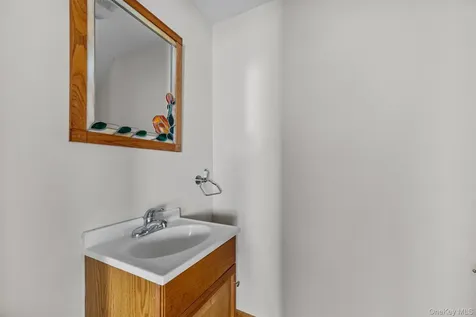 1-18 Willow Way Rhinebeck NY 12572