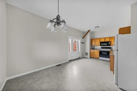 1-18 Willow Way Rhinebeck NY 12572