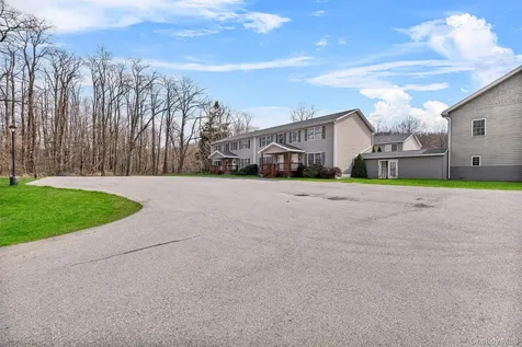 1-18 Willow Way Rhinebeck NY 12572