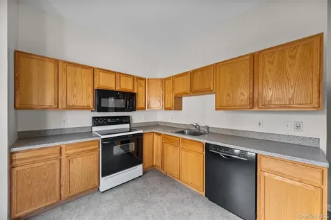 1-18 Willow Way Rhinebeck NY 12572
