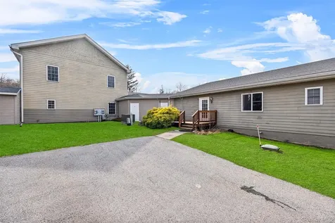 1-18 Willow Way Rhinebeck NY 12572