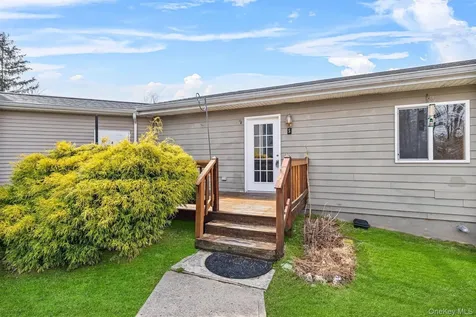 1-18 Willow Way Rhinebeck NY 12572