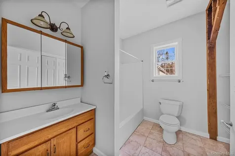 1-18 Willow Way Rhinebeck NY 12572