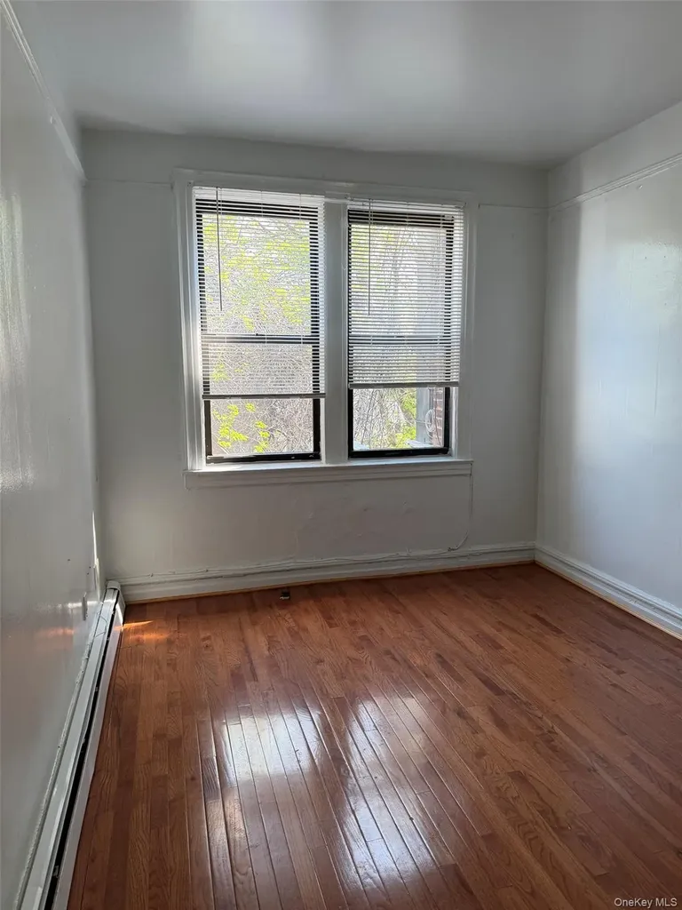 40-09 149th Place Flushing NY 11354