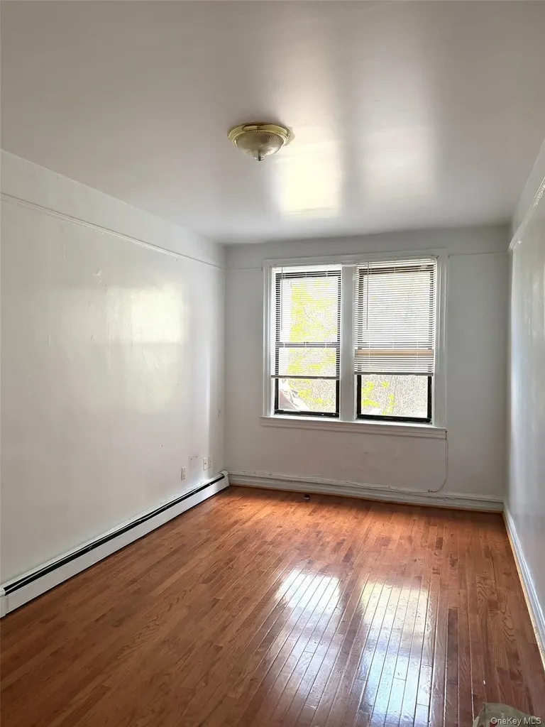 40-09 149th Place Flushing NY 11354