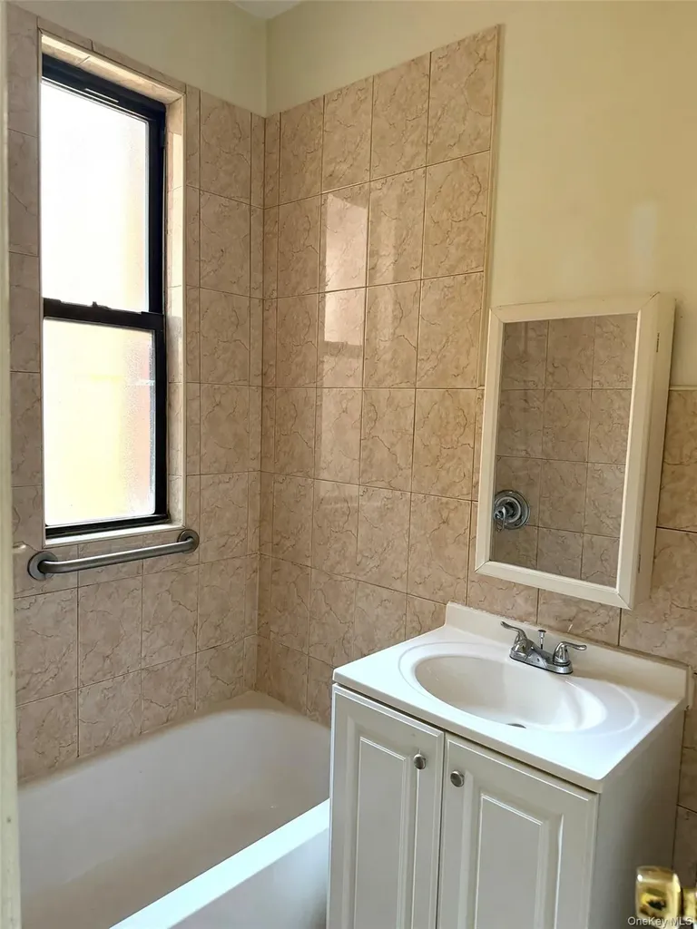 40-09 149th Place Flushing NY 11354