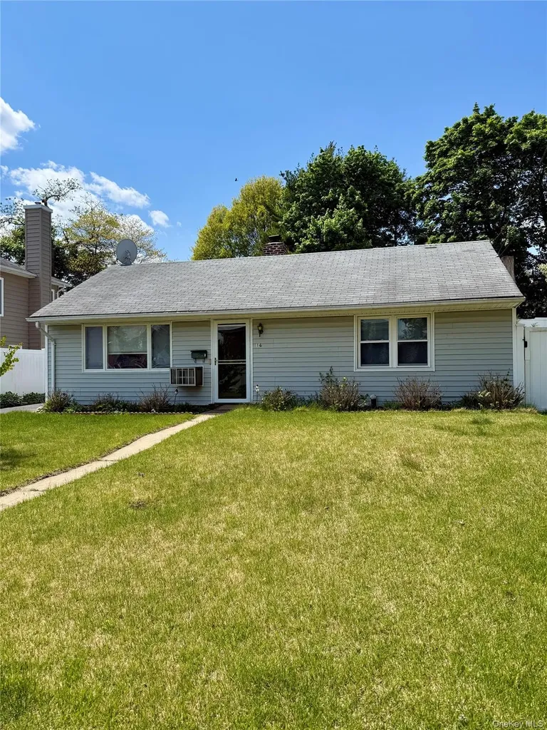 16 Greenway Circle Syosset NY 11791
