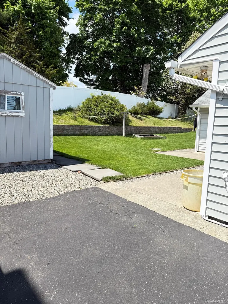 16 Greenway Circle Syosset NY 11791