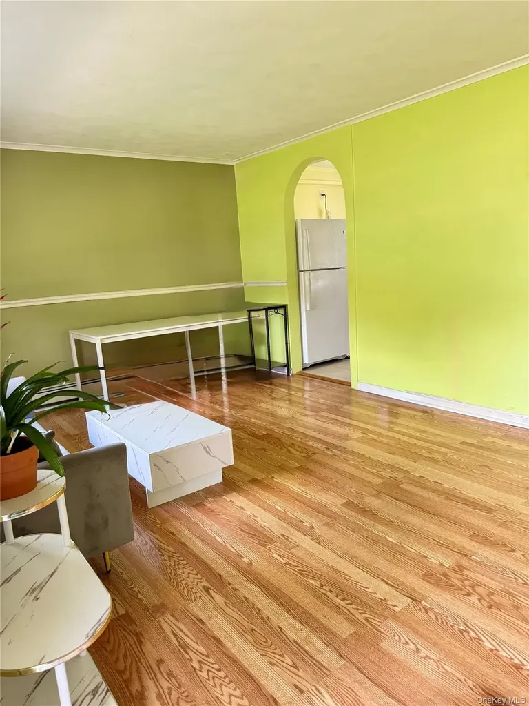 16 Greenway Circle Syosset NY 11791