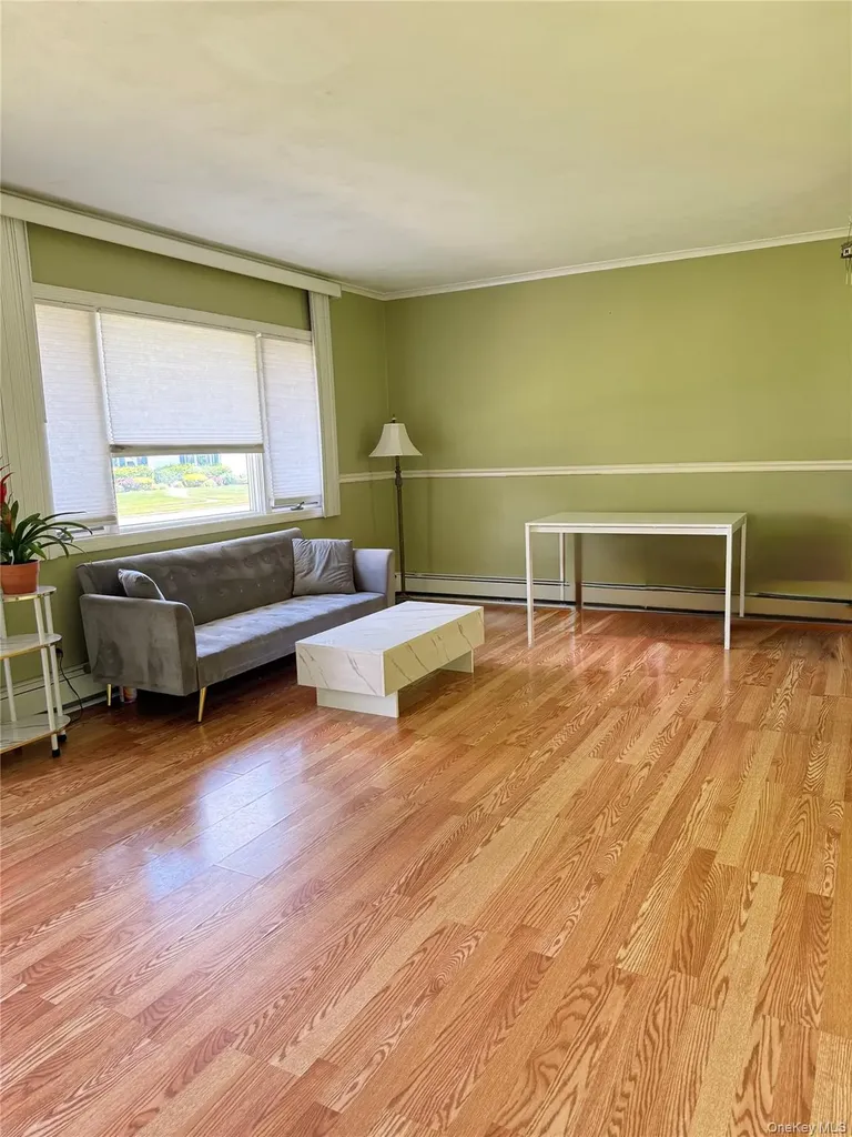 16 Greenway Circle Syosset NY 11791