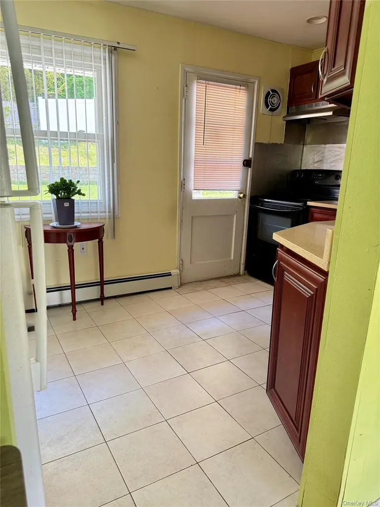 16 Greenway Circle Syosset NY 11791
