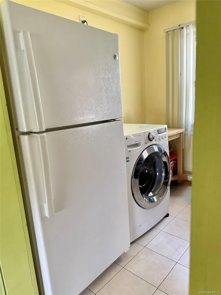 16 Greenway Circle Syosset NY 11791