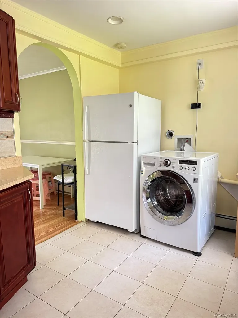 16 Greenway Circle Syosset NY 11791