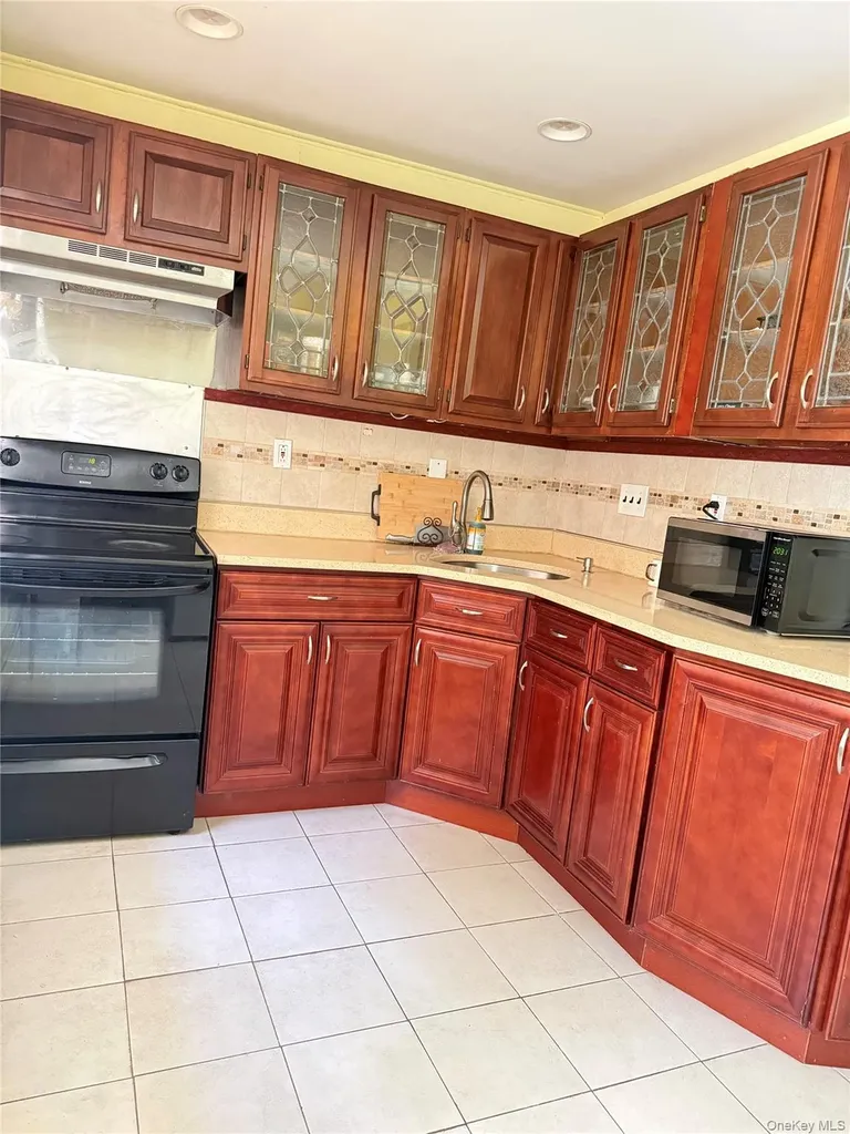 16 Greenway Circle Syosset NY 11791