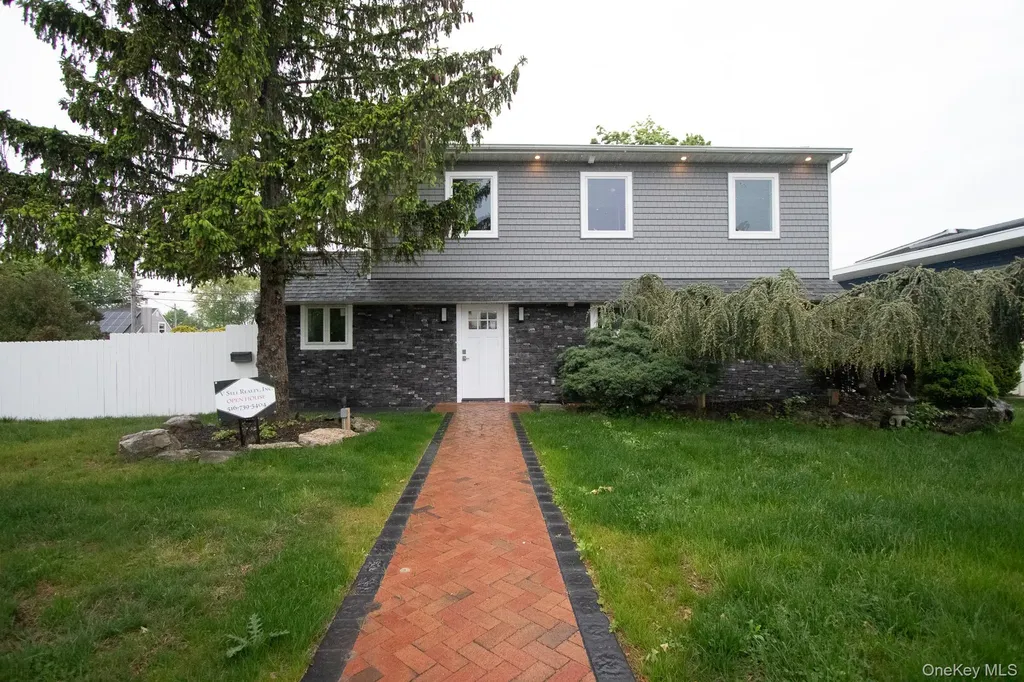 48 Ripple Lane Levittown NY 11756