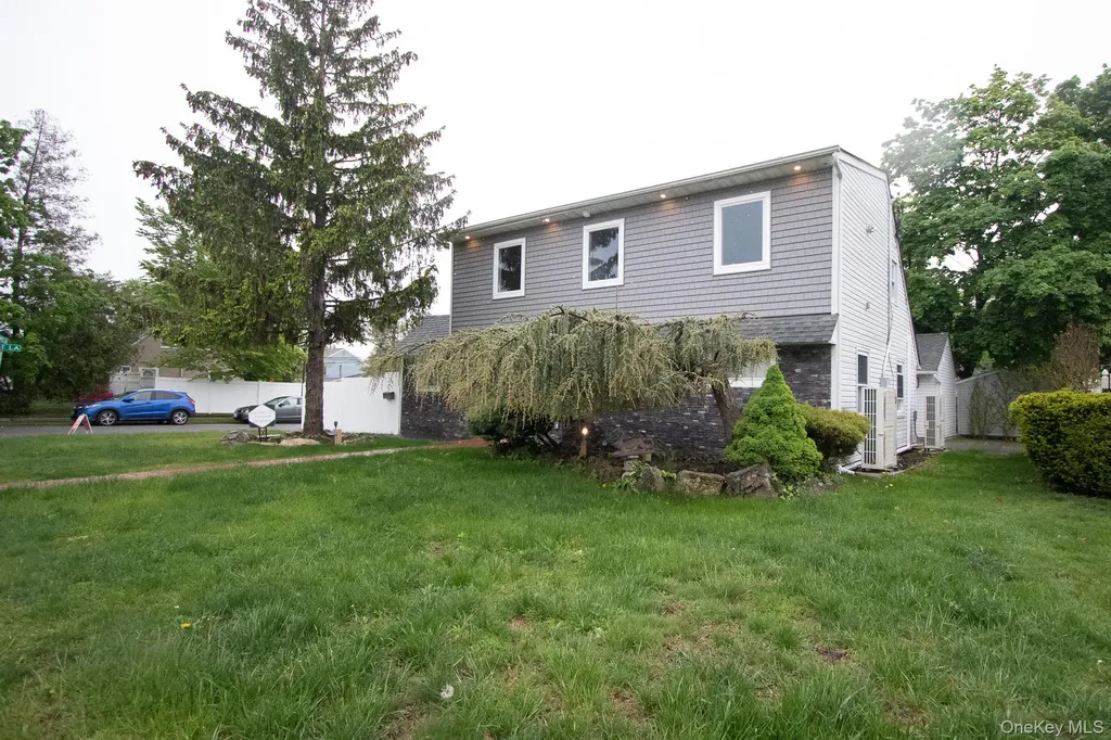 48 Ripple Lane Levittown NY 11756