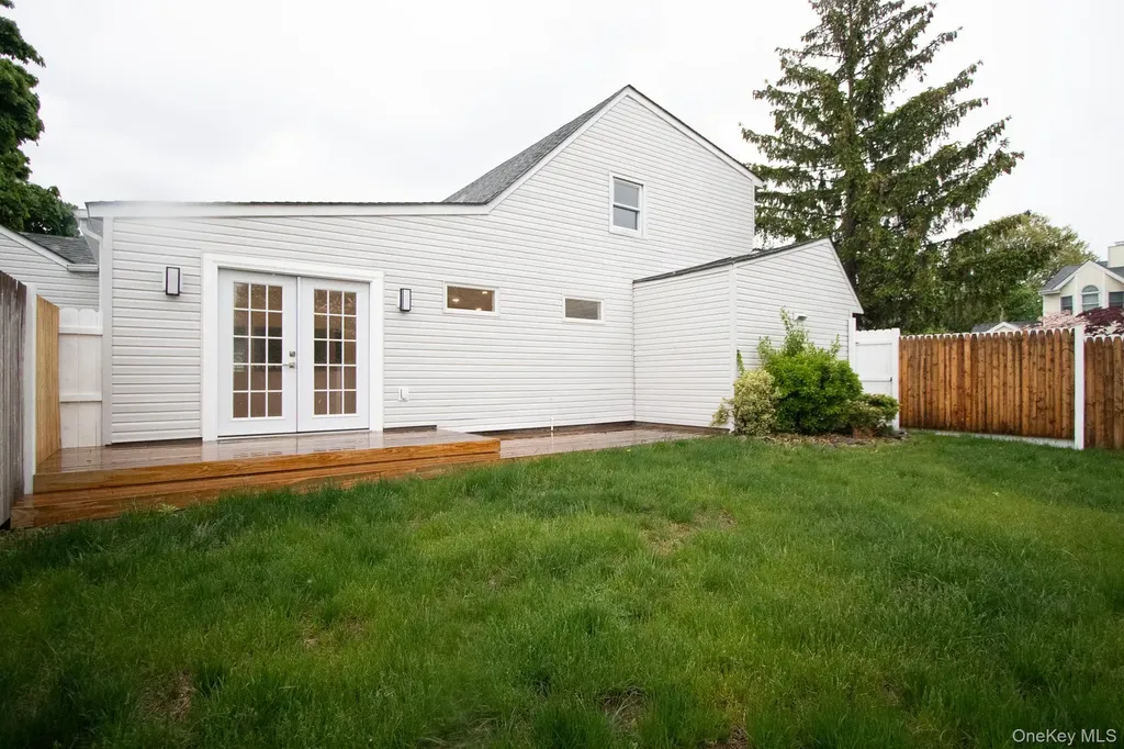 48 Ripple Lane Levittown NY 11756