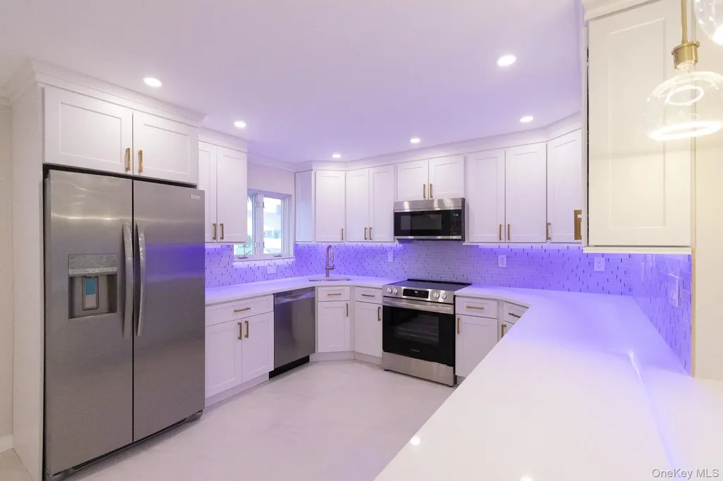 48 Ripple Lane Levittown NY 11756