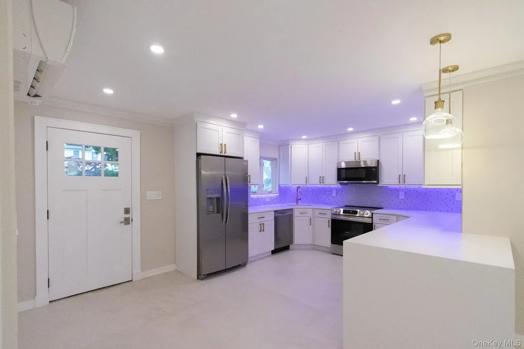 48 Ripple Lane Levittown NY 11756