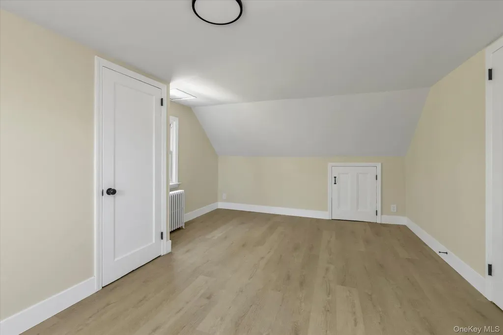 241 Phyllis Drive Lindenhurst NY 11757