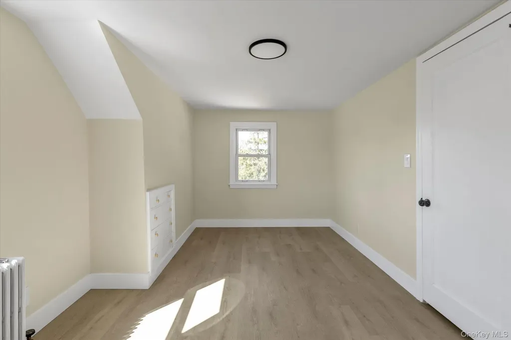 241 Phyllis Drive Lindenhurst NY 11757
